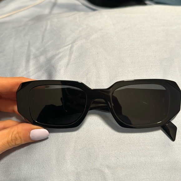 Prada sunglasses - Picture 1 of 3